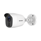 Bala FLASH TURBOHD 2 Megapixel (1080p) (LED Blancos Intermitentes) / PIR (Evita Falsas Alarmas) / 2 Megapixel / 20 mts IR EXIR / Lente 2.8 mm / IP67 / Salida de Alarmas