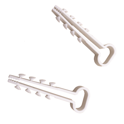 Bolsa con 100 clips sujetadores de plástico para cables de 6 a 12 mm. Ideales para instalaciones en pared, brindan sujeción firme y segura.