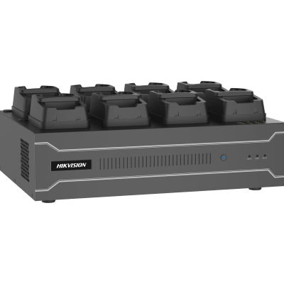 Dock Station de Escritorio con 8 Estaciones de Carga para Body Cams / Doble Interfaz de Red / 4 Bahías de HDD / Carga y Respaldo Automático / Prevención de Pérdida de Datos / Cobertura Cíclica / Re