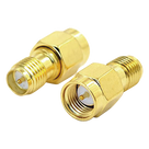 Adaptador RF / SMA Macho a SMA Hembra Inverso / Montaje en Línea / Cuerpo Bronce con Oro / Aislante Teflón