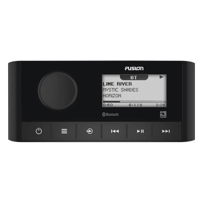 Sistema de Audio Marino / Pantalla LCD 2.3\" / Bluetooth y ANT / 180 W Pico / 22 W RMS x 4 / 2 Zonas Multi-Zone / IPX6 e IPX7 / Compatible con AM, FM, DAB+, AUX / Actualizaciones Inalámbricas