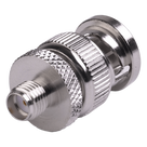 Adaptador Coaxial en Línea / SMA Hembra a BNC Macho / Cuerpo Bronce Niquelado / Contacto Oro / Aislante Teflón