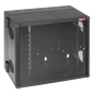 Gabinete AccessPlus de Montaje 26 UR en Pared de 19in, Rieles Numerados y Roscados #10-32, Puerta con Ventana de Seguridad, 700 mm de Ancho, 637 mm de Profundidad, Color Negro