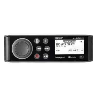 Sistema de Audio Marino MS-RA70 / Pantalla LCD Monocroma 2.6\" / Tecnología Multi-Zone™️ 2 Zonas / Potencia Pico 200 W / Bluetooth® y ANT® / Compatible con SiriusXM y DAB+ / IPX7 / USB para Actuali